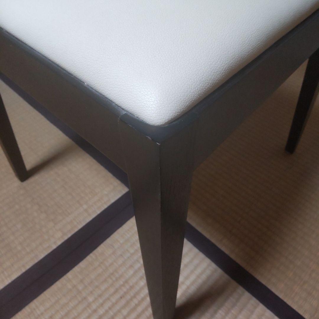 モダンなスラットバック木製椅子③