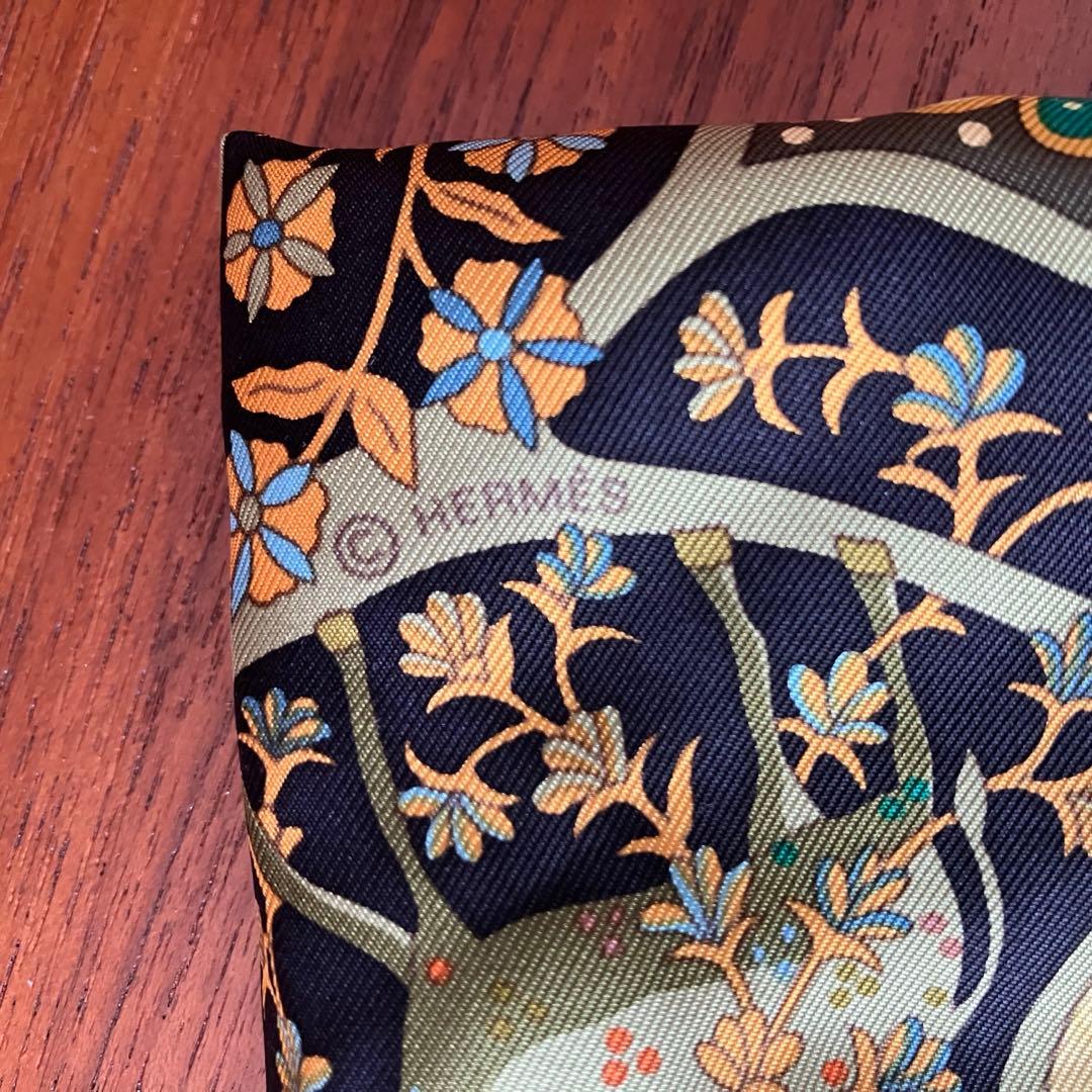 美品　エルメス　HERMES スカーフ　90 カレ生命の木　 シルク　フランス