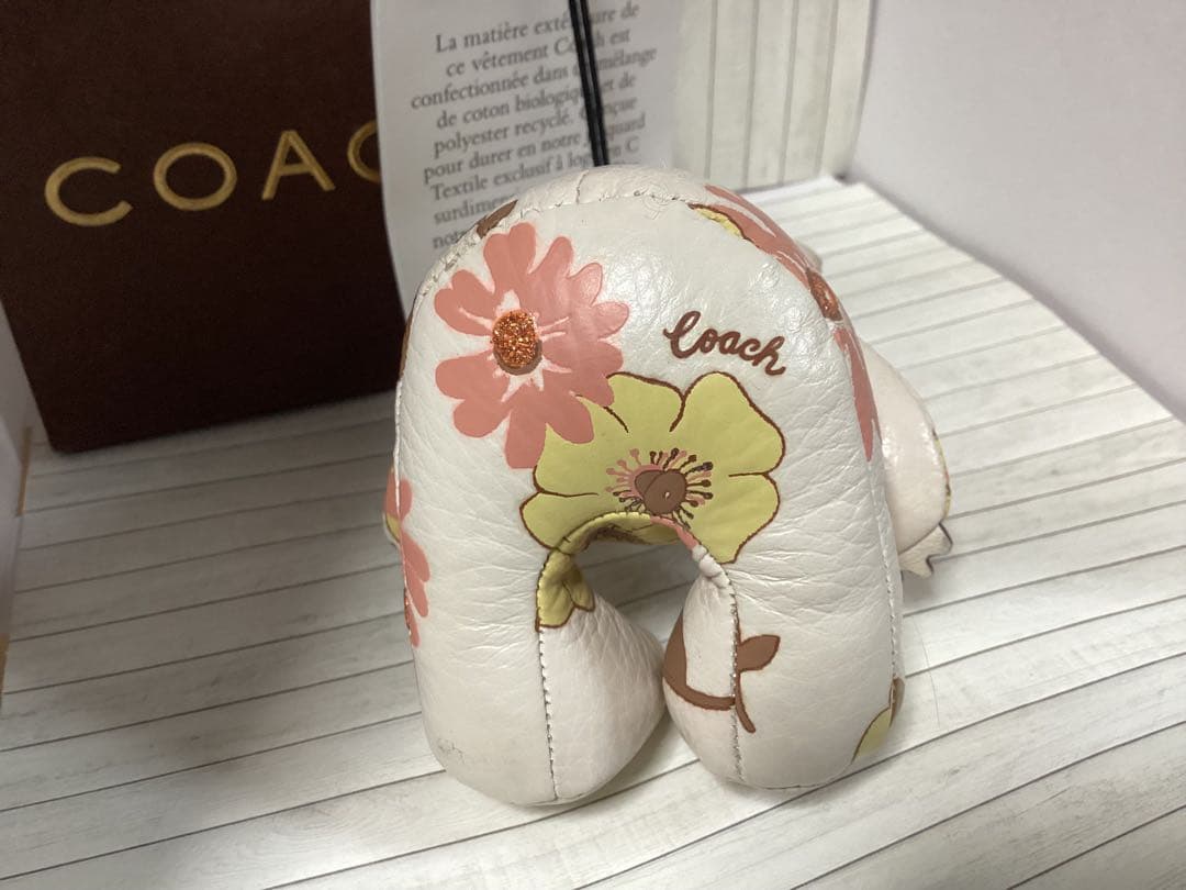 タグ付き美品コーチCOACH クマ型キーホルダー フラワーパターン本物