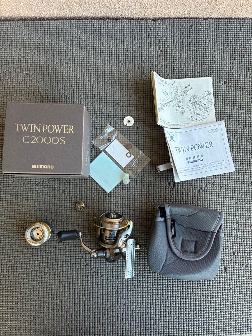Shimano 11ツインパワーC2000S C 1000Sスプール付き