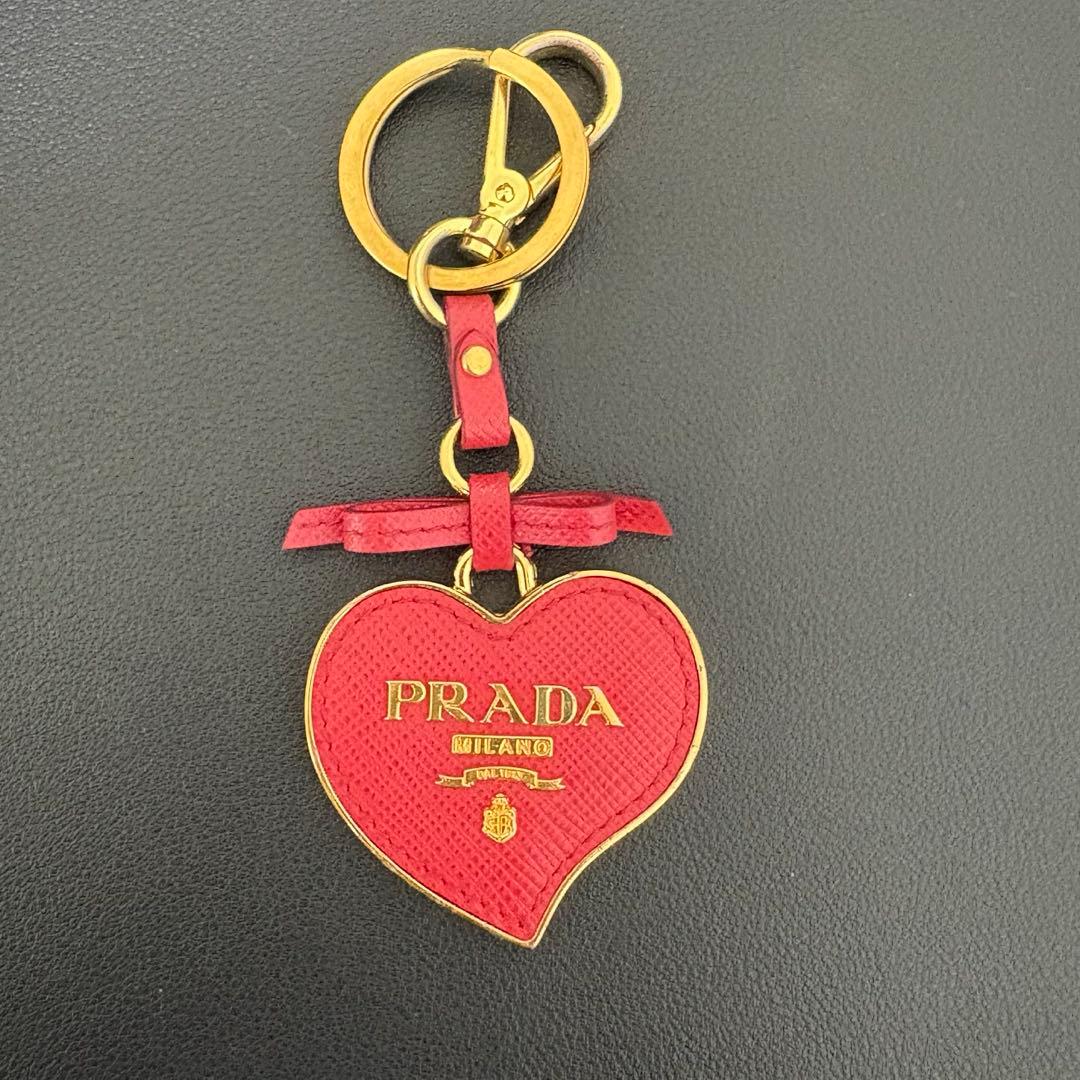 PRADA プラダ　レザー製　キーリング ハート型（赤/レッド）