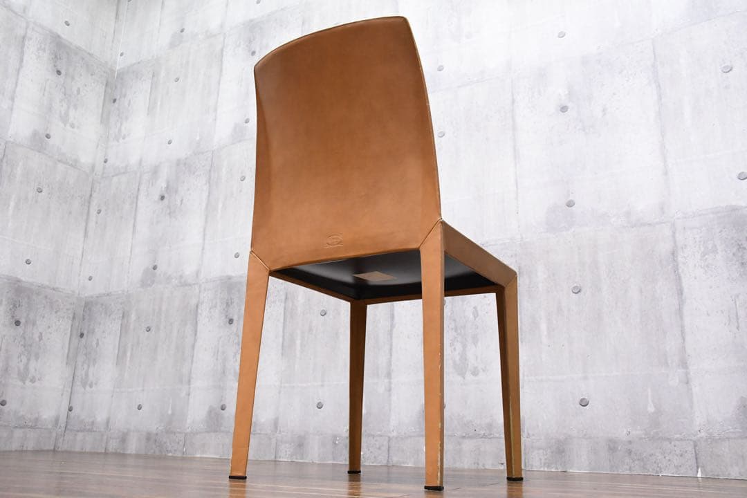 EEK124 イタリア製 ポルトローナフラウ ローラ ダイニングチェア レザー