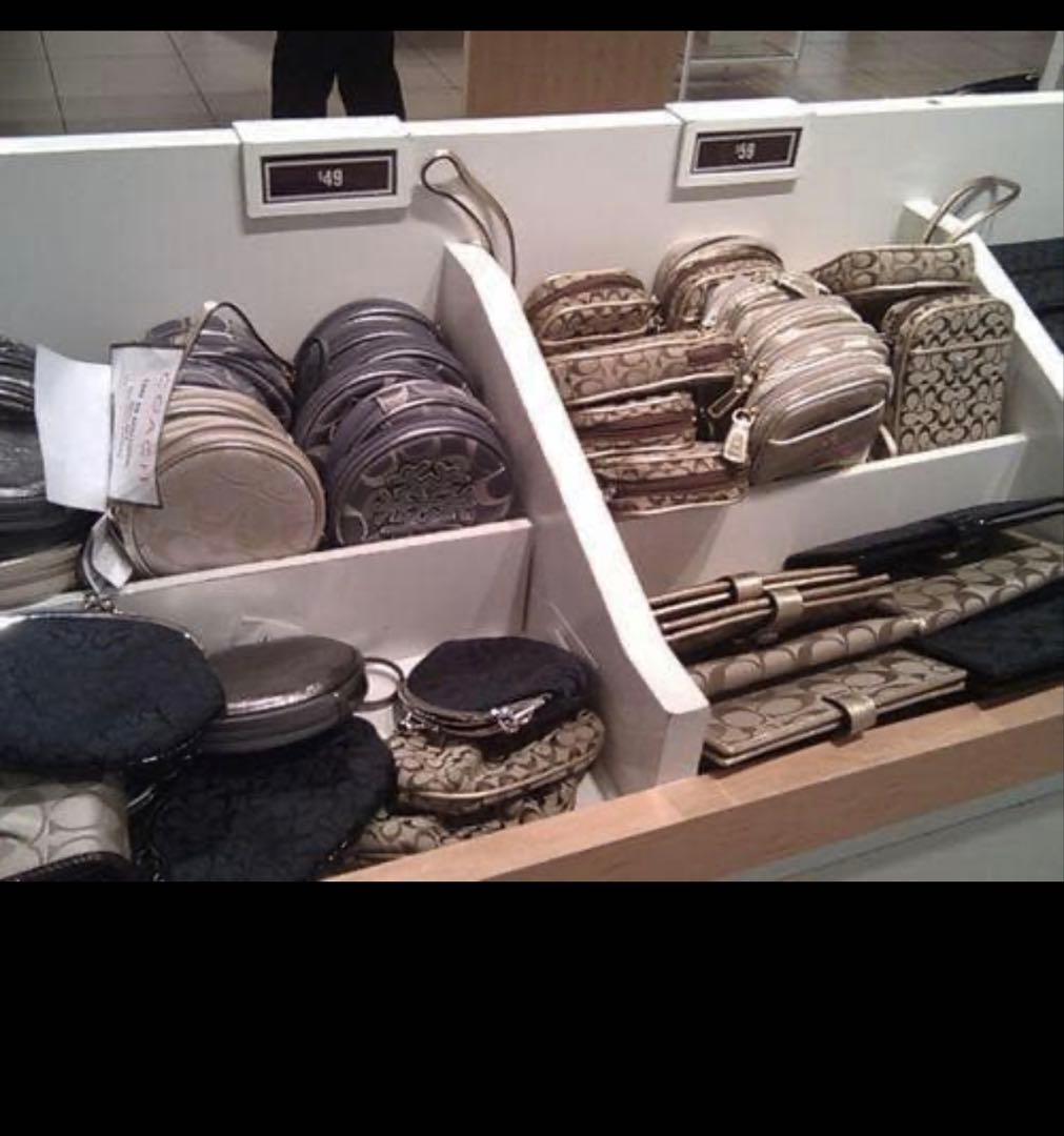 個数限定赤札coachコーチシグネチャーチェリープリントミディアム二つ折り財布