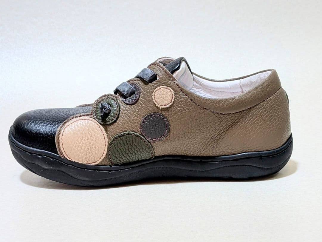 『新品・未使用』エスタシオン本革ドット柄スリッポンスニーカーSSサイズ