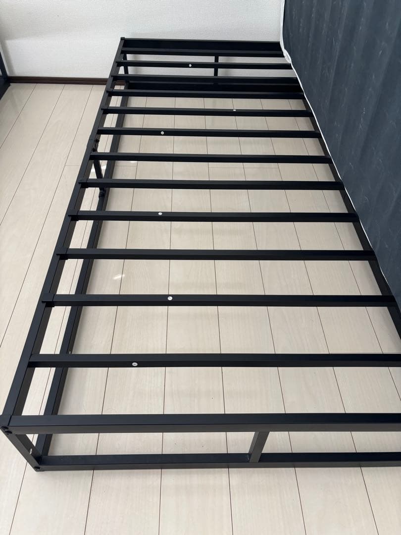 値下げ！シングルベッドフレーム スチール製 マットレス