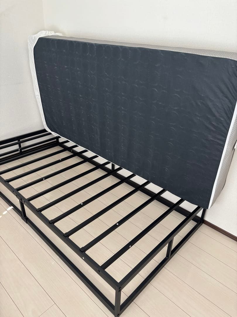 値下げ！シングルベッドフレーム スチール製 マットレス