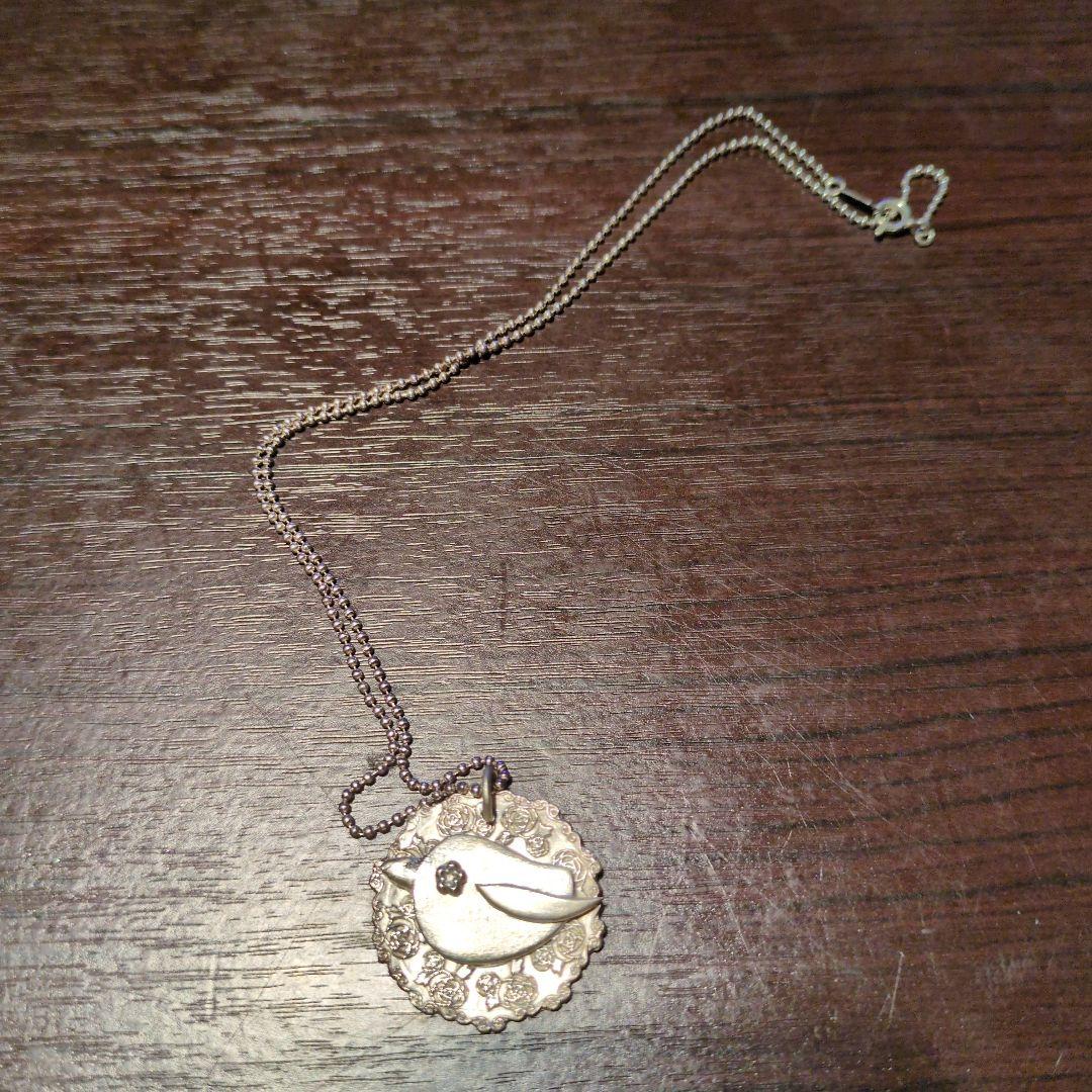 鳥のチャームシルバーネックレス