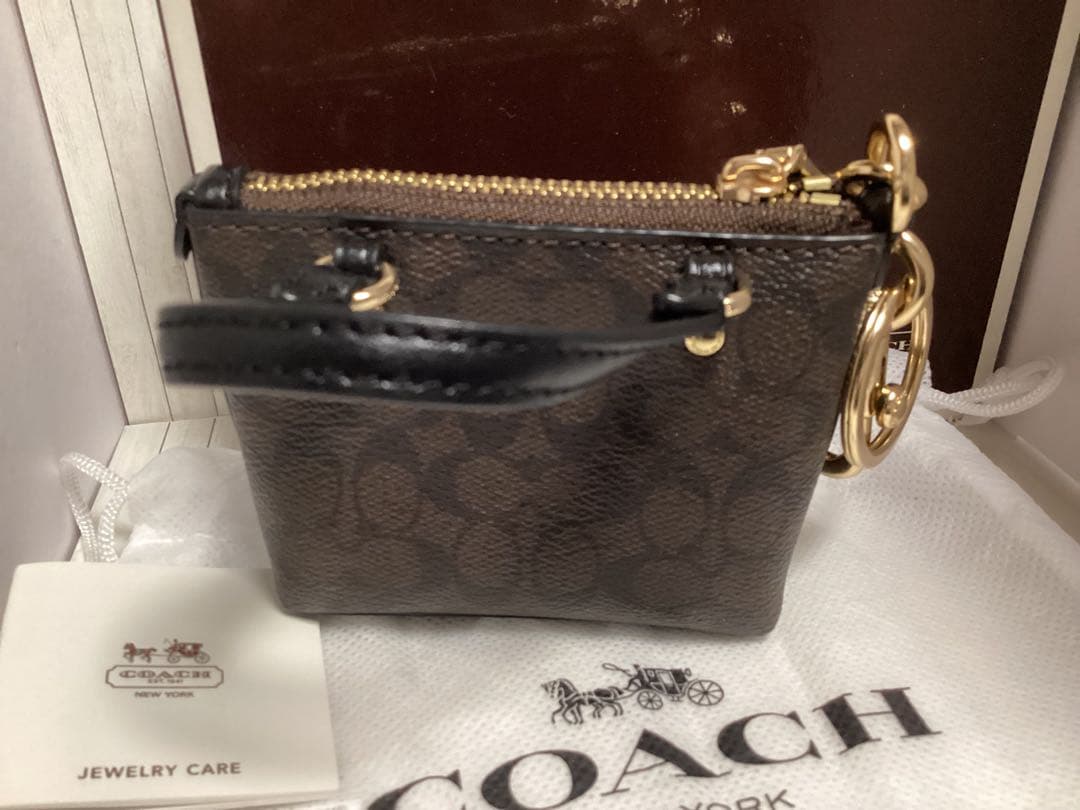 保存袋付未使用美品コーチCOACH ダークブラウン ミニバッグ型キーホルダー本物