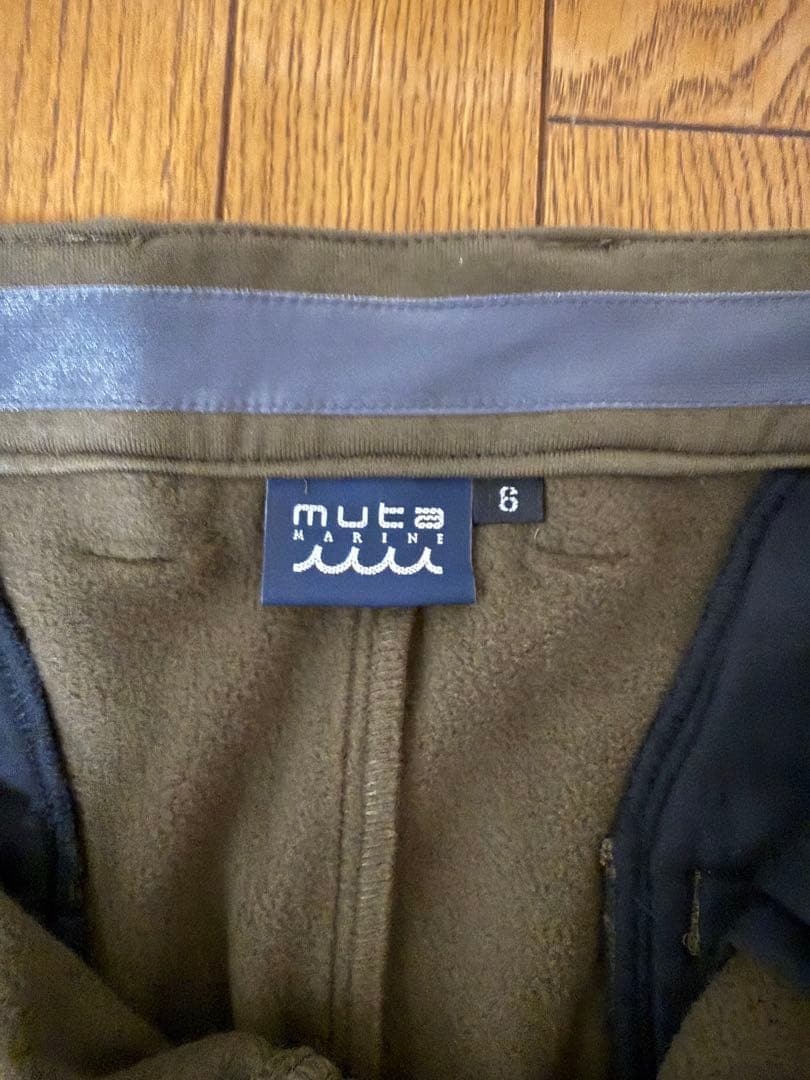 新品未使用品　mutaオリーブ色 Lサイズ　スリムフィットパンツ