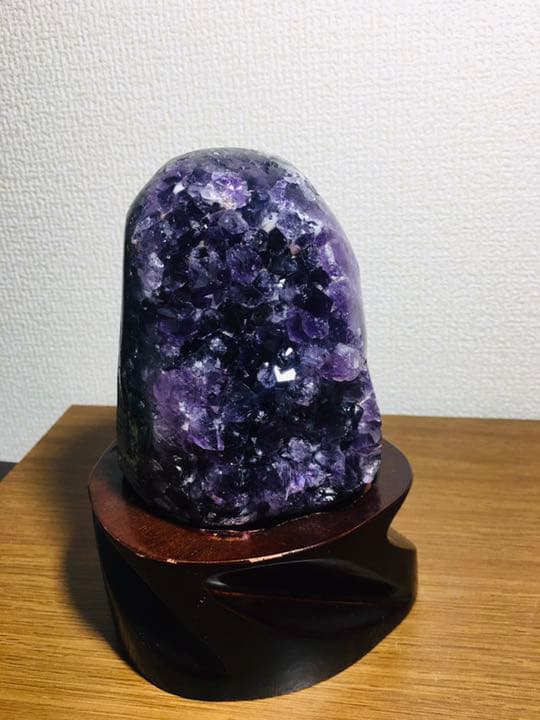 新品　高品質アメジストドームミニクラスター(ウルグアイ産) 台座込み 共生　希少