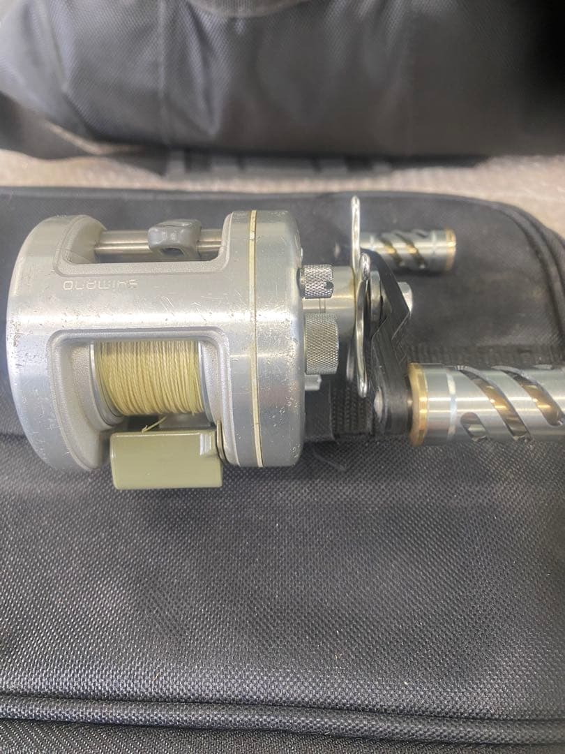 SHIMANO ベイトリール シルバー