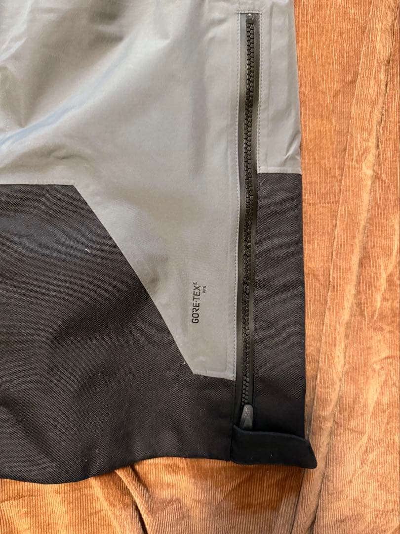 値下げ！adidas GORE-TEX ビブパンツ　スキーorスノーボードウェア