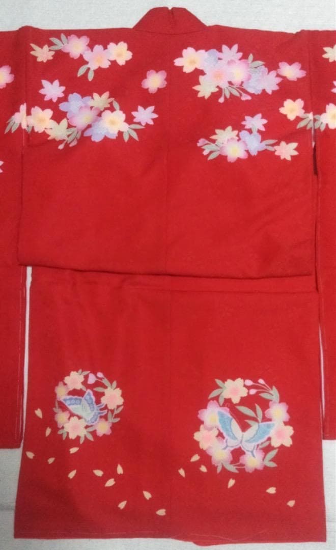 七五三　女の子　7歳　着物　四ッ身　祝い着　七才　赤　桜　蝶　卒園式