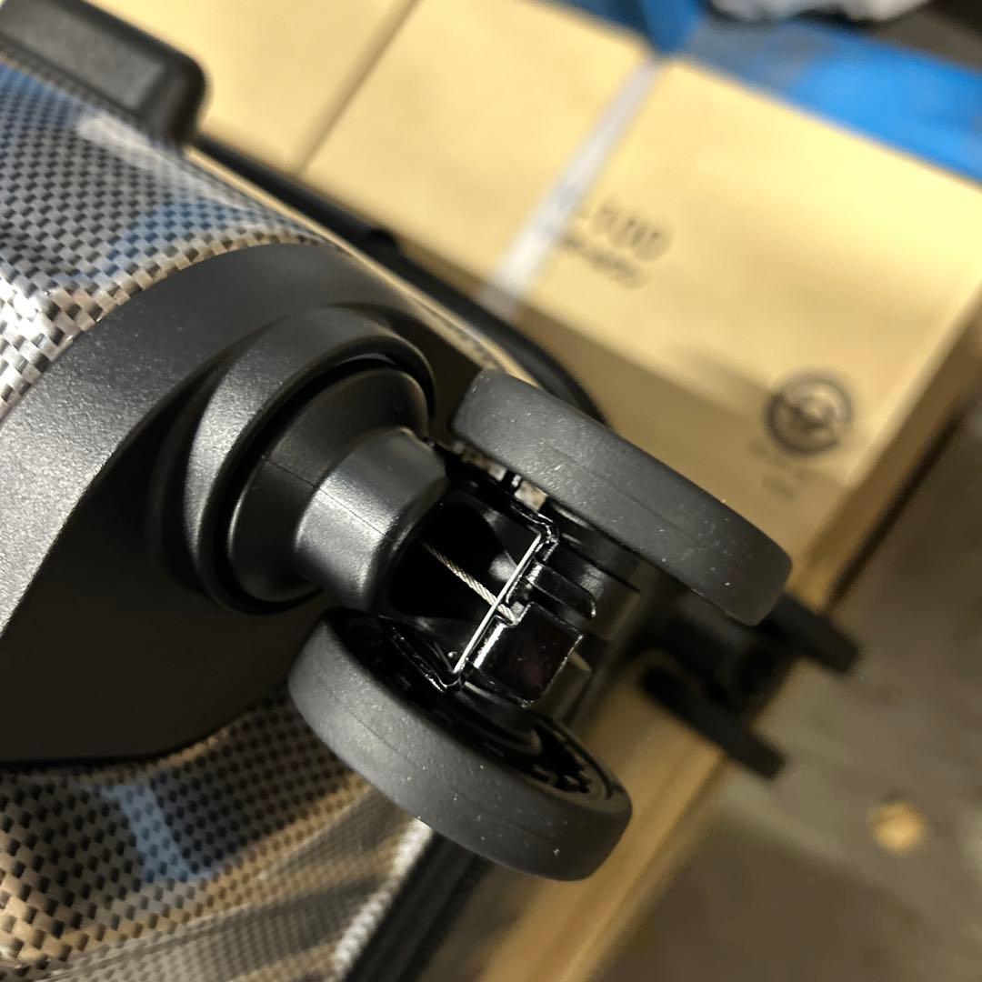 未使用　ACE(エース) スーツケース mサイズ　ブラックカーボン