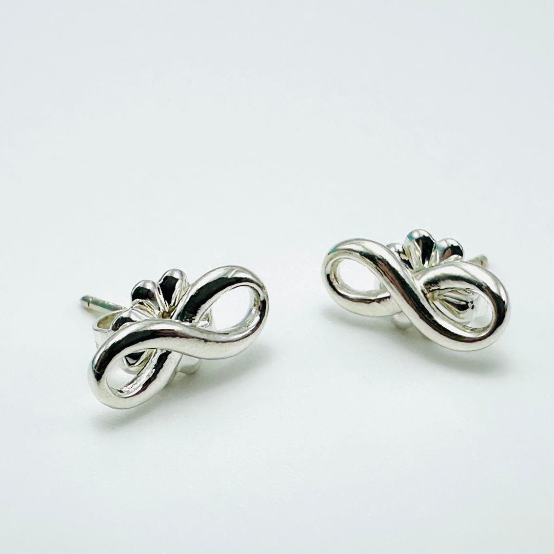 Tiffany インフェニティ　シルバーピアス　Ag925 スタッド