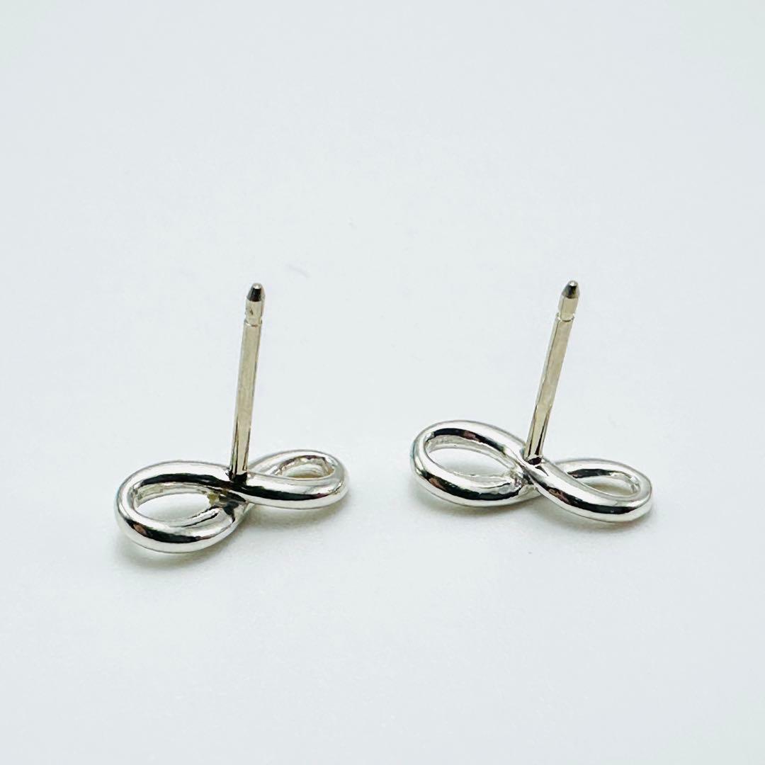 Tiffany インフェニティ　シルバーピアス　Ag925 スタッド
