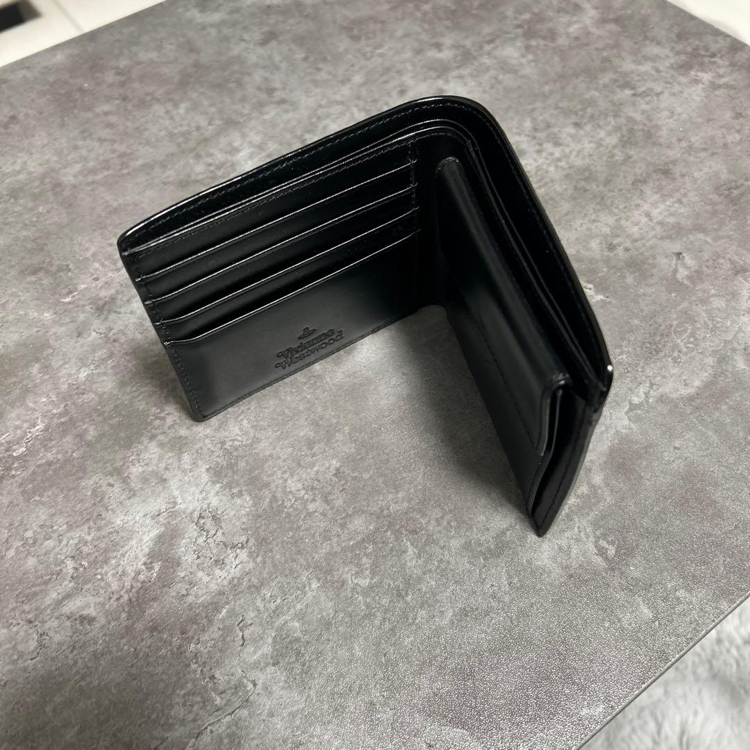 黒 レザー 二つ折り財布 エンボス加工