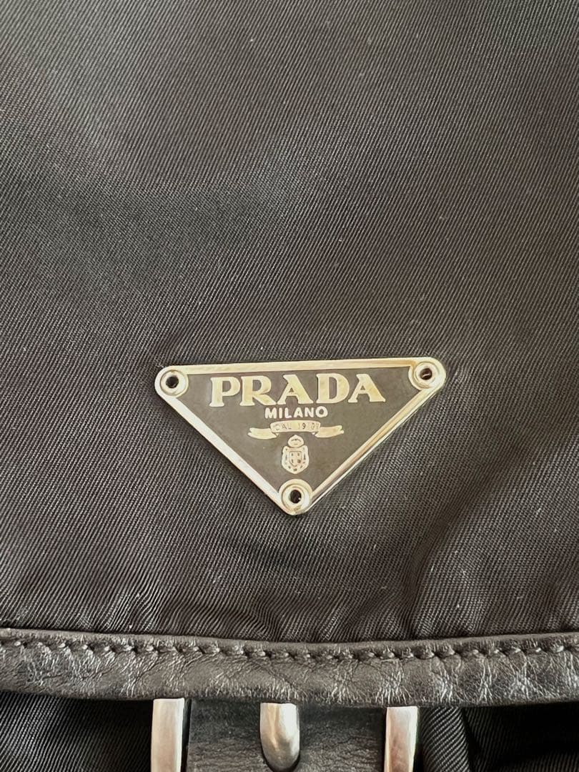PRADA ナイロンリュック バック　黒　三角プレート