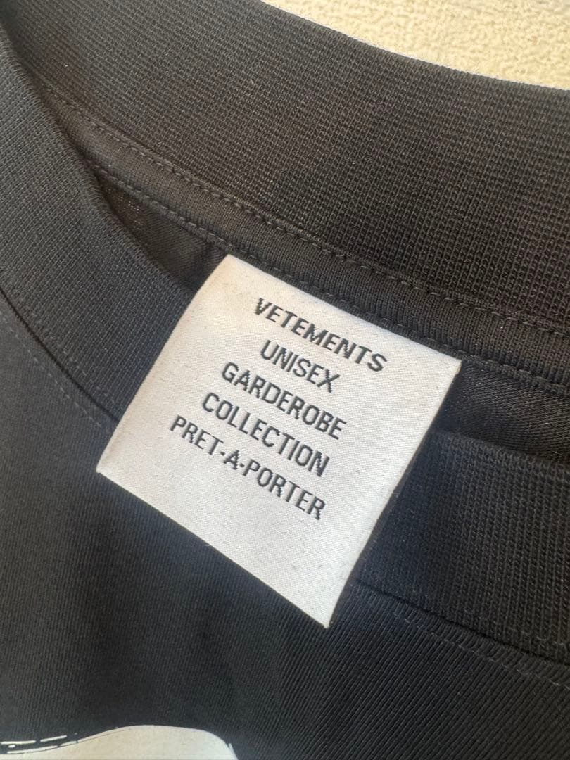 VETEMENTS ヴェトモンアナーキーロゴ 長袖ロンT