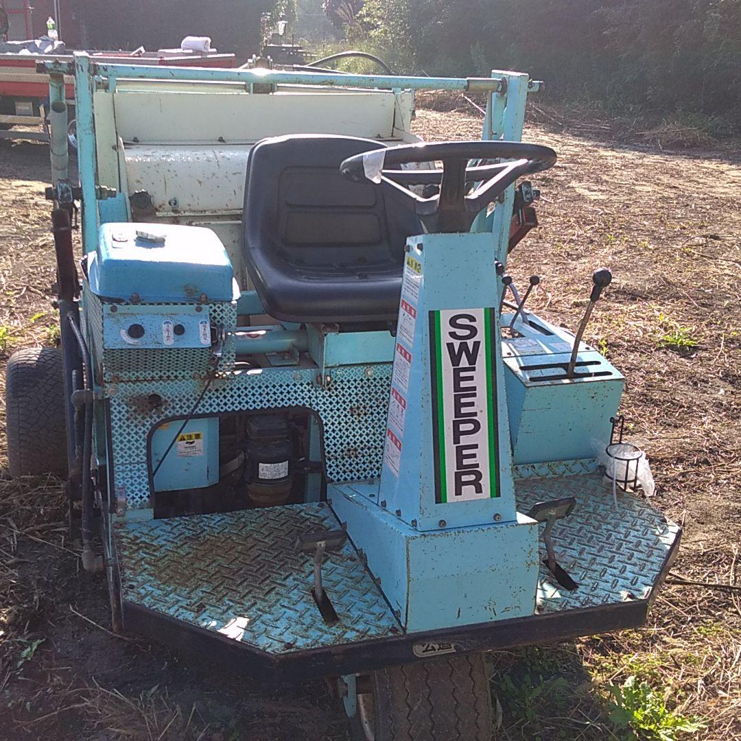 落ち葉掃除　清掃　グラウンド整地？　マルチスイーパー