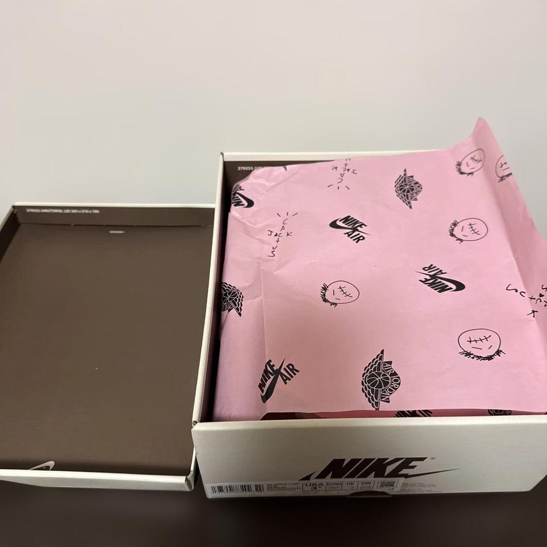 Travis Scott×Jordan 1 Low リバースオリーブ