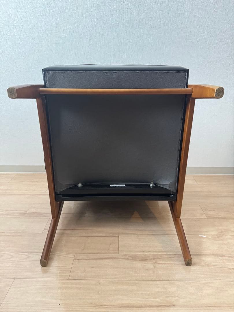 カリモク60 Kチェア 1シーター ブラック【梱包たのめる便発送】