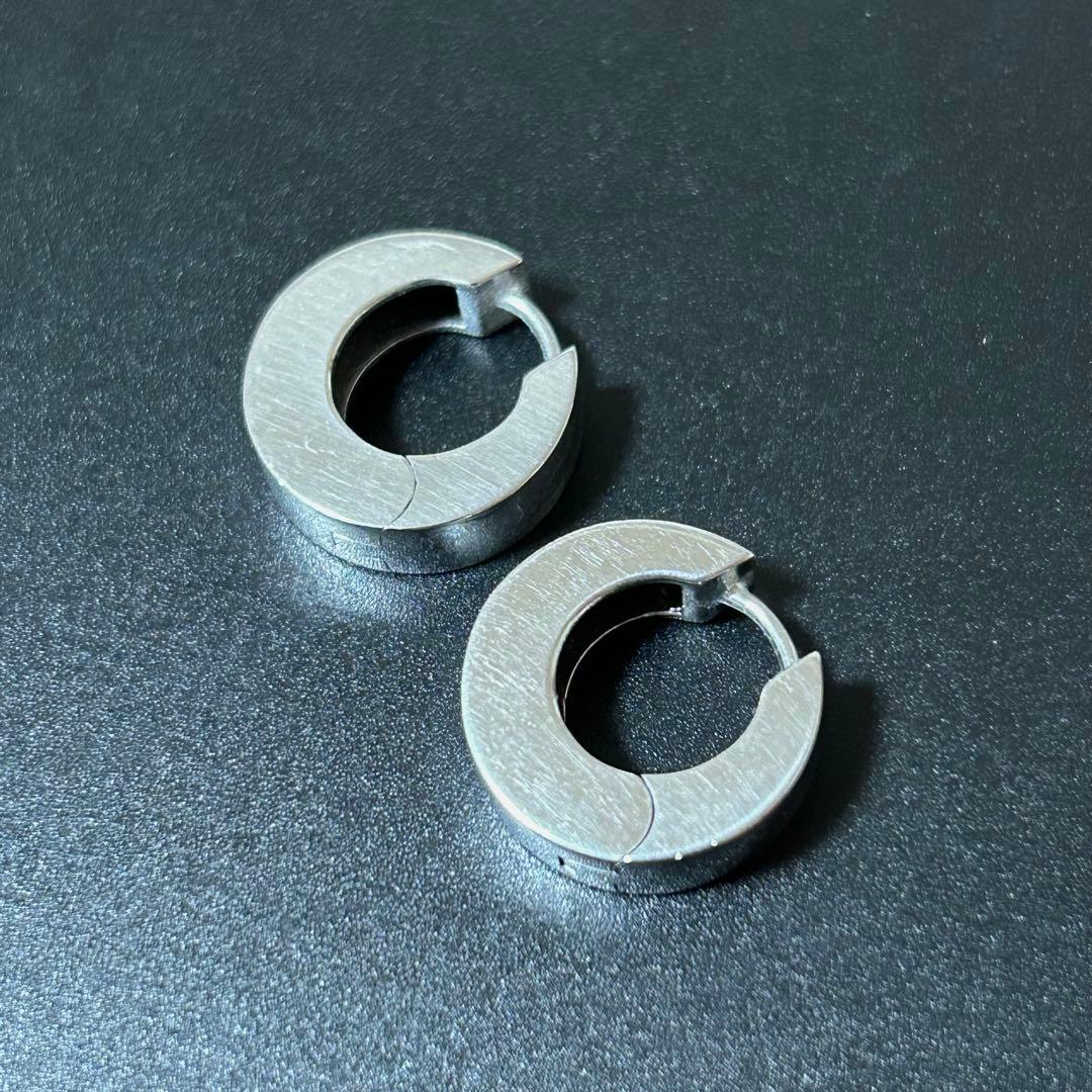 TOM WOOD Arch Hoops Small Polishedフープピアス