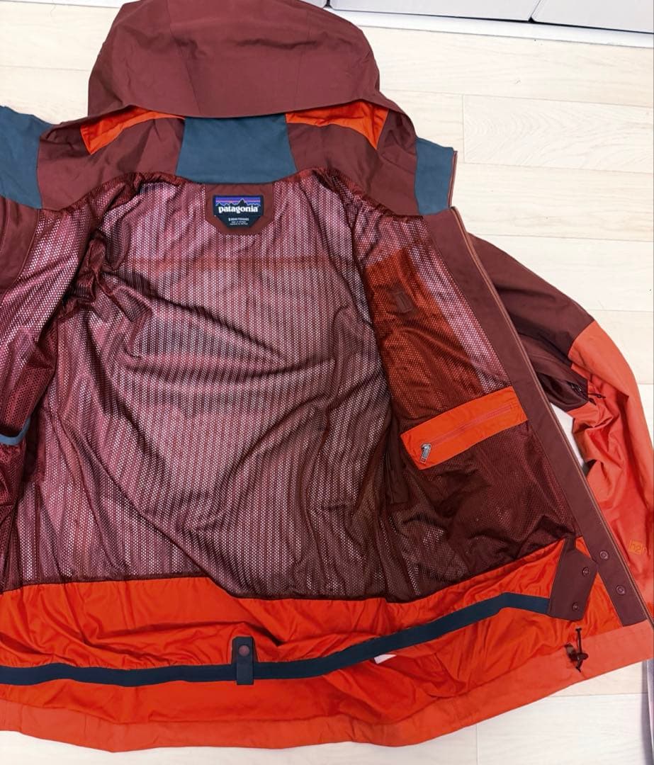 patagonia スノードリフタージャケット　即日発送