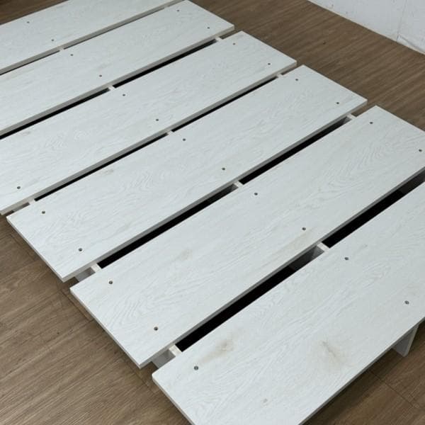 【新品】重厚感たっぷりの木製ベッドフレーム　セミダブル【OUTLET】