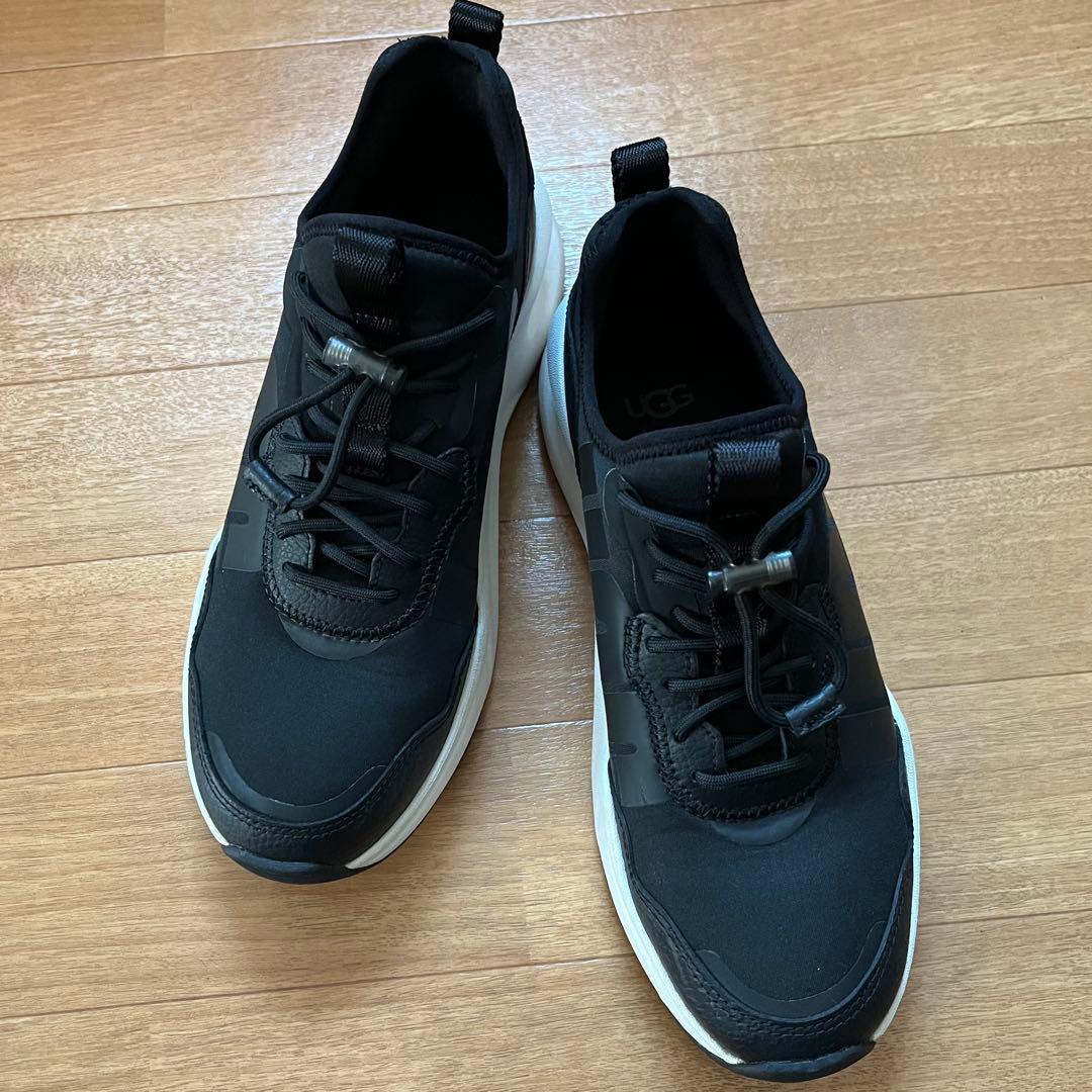 UGG ブラック スニーカー　23.5センチ