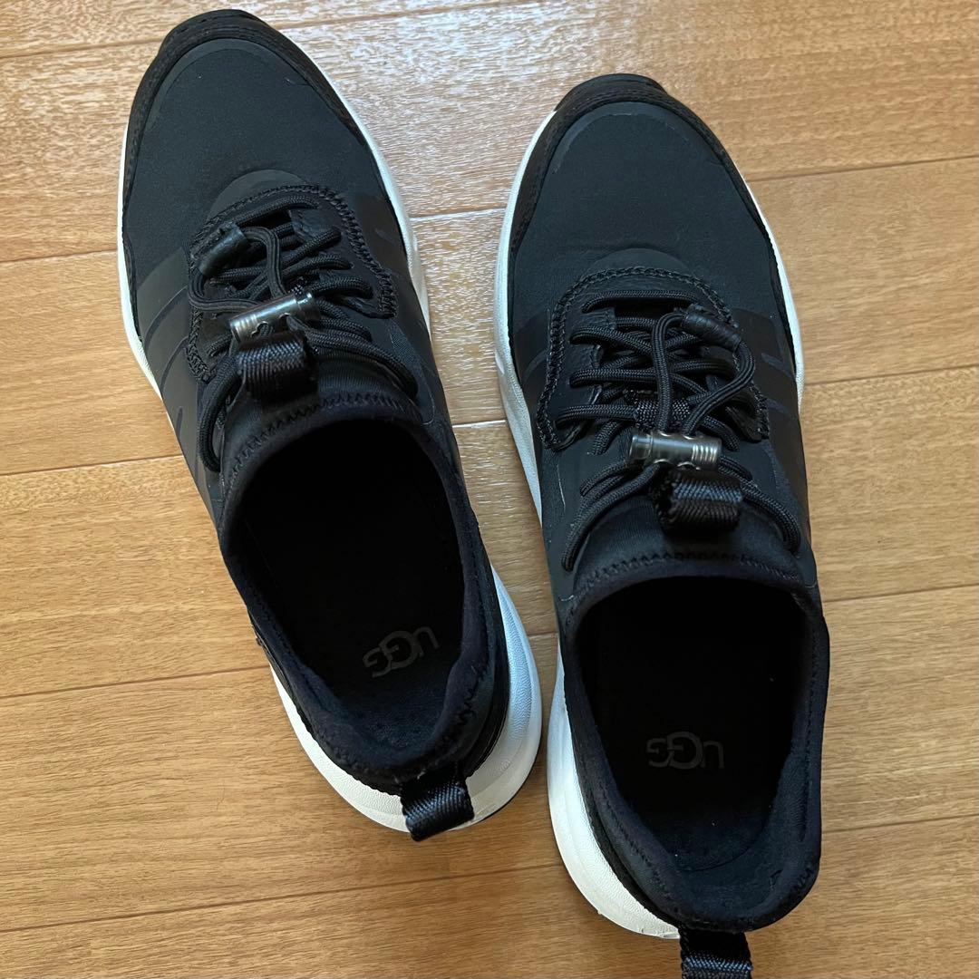 UGG ブラック スニーカー　23.5センチ