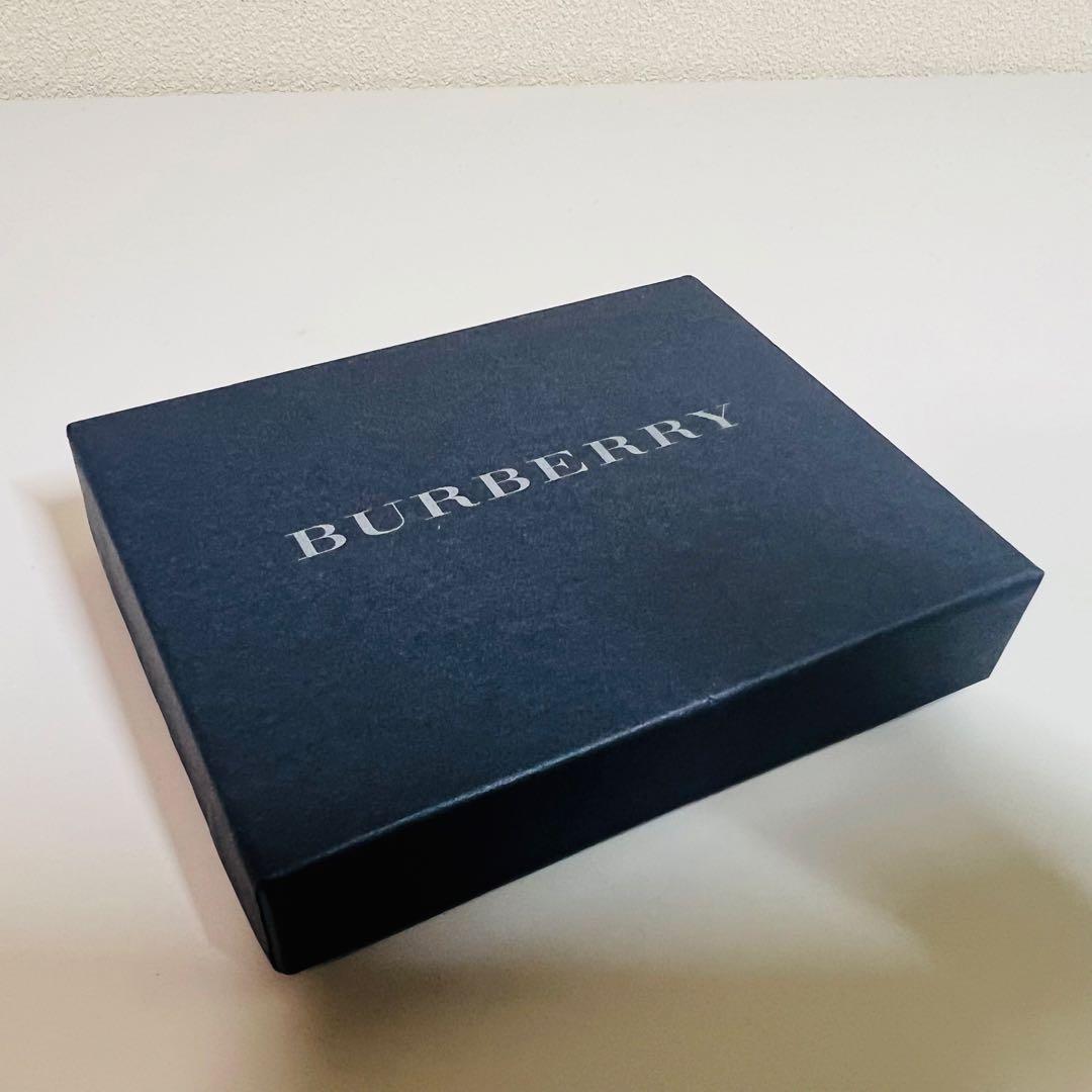 【未使用に近い】バーバリー ケース ブラック ノバチェック 箱付き