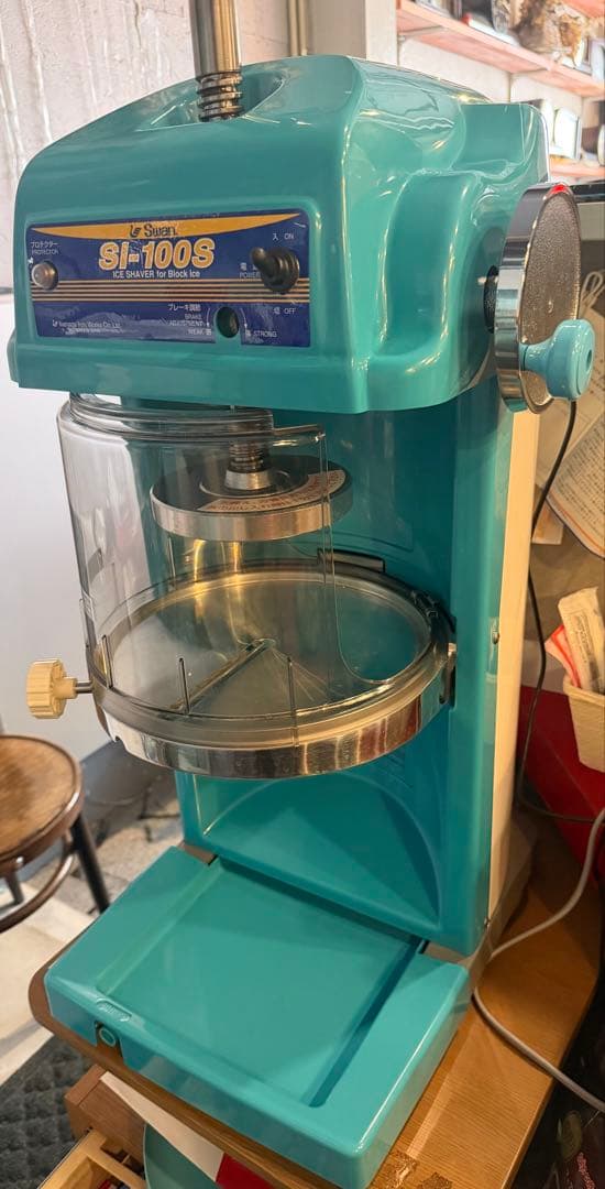 SI-100S 氷削り機定価264000円 大きな傷、異音もなく故障はありません