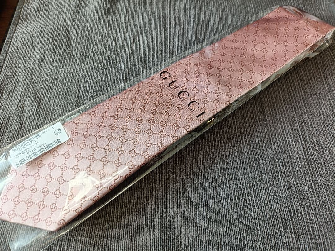 【新品・未使用】GUCCI ピンク GGロゴ シルクネクタイ