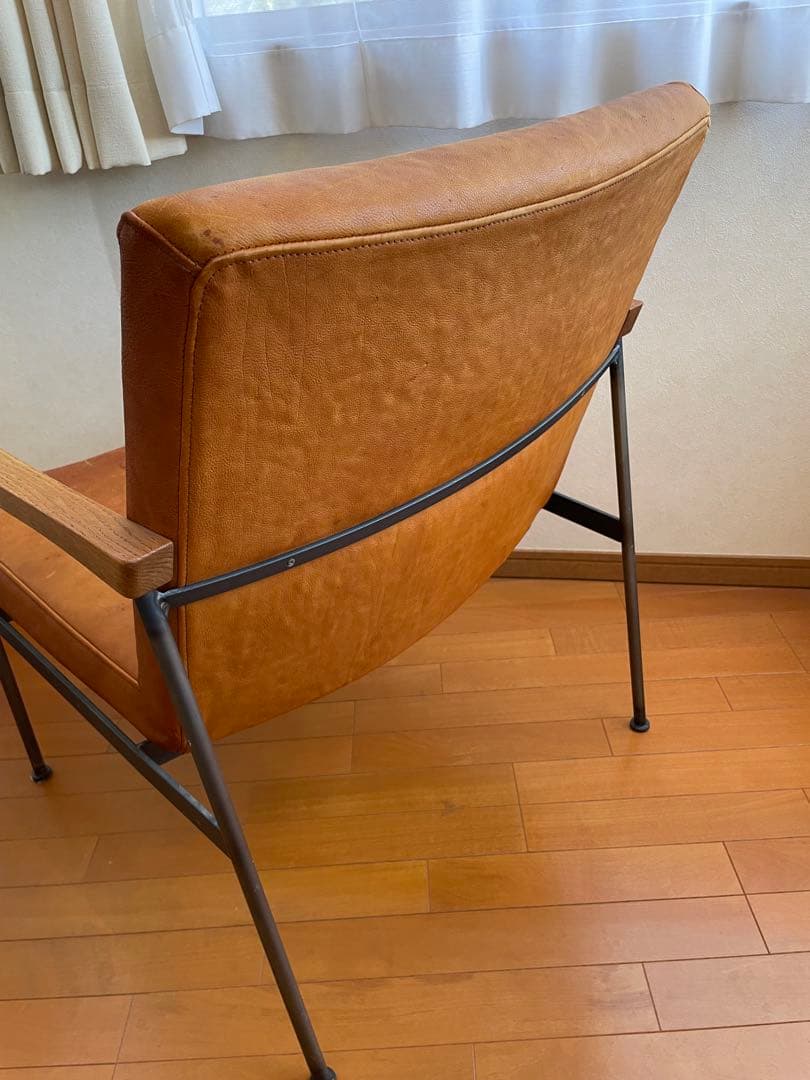 トラックファニチャー FURROWEDレザー アームチェア　1人掛けソファ