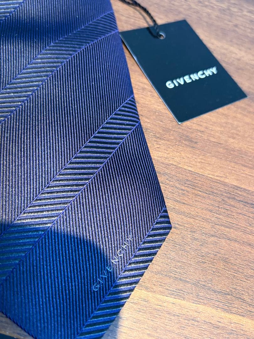 GIVENCHY ダークパープル ストライプ ネクタイ、新品未使用品