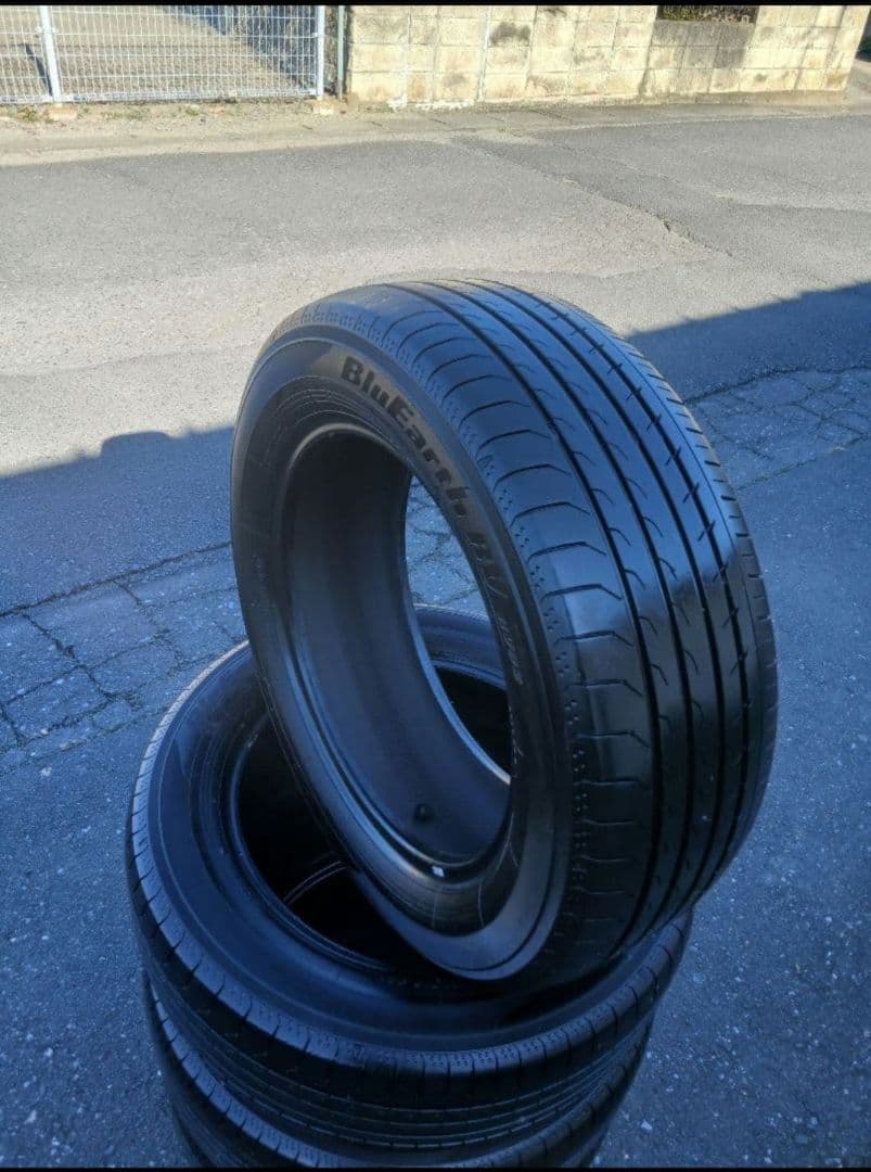 205/60R16ヨコハマ ブルーアース- RV03 サマータイヤ 4本セット