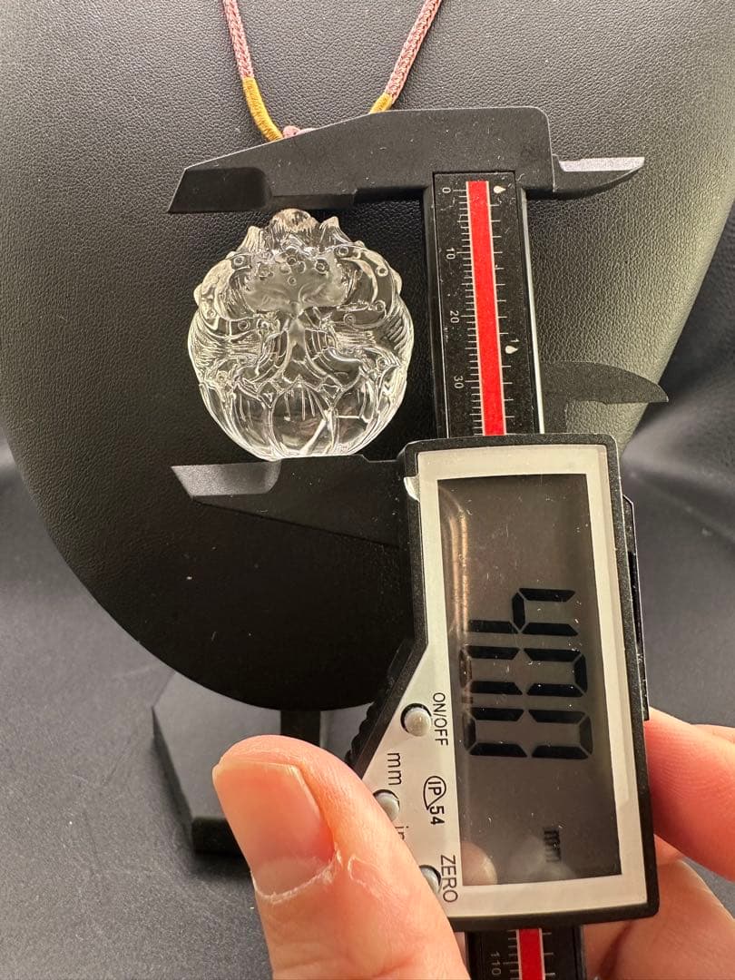 クリスタル彫刻ペンダント ネックレス