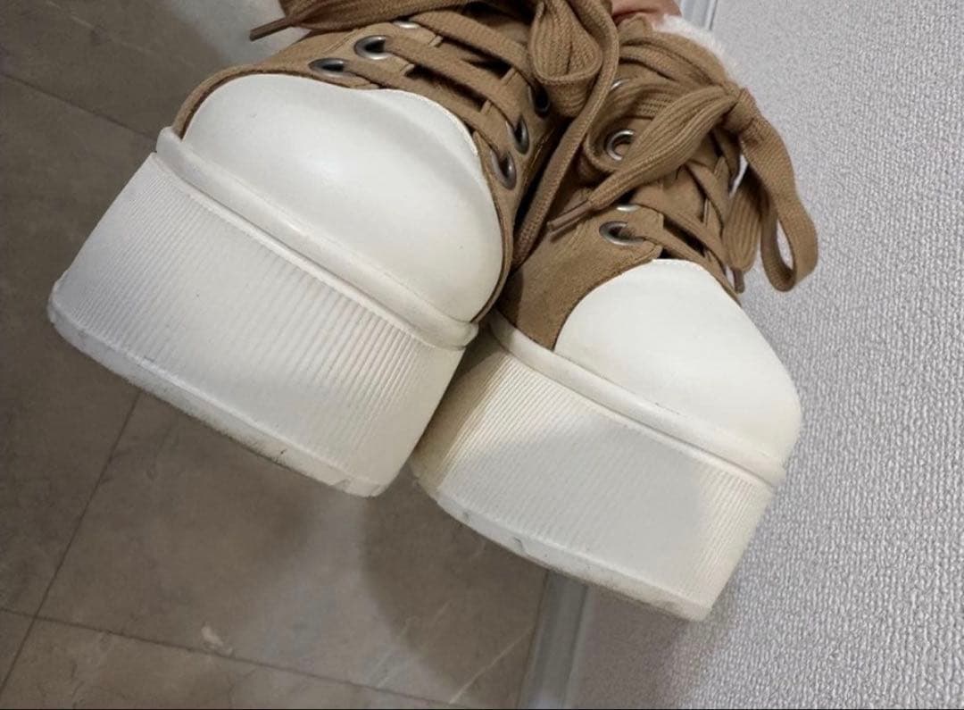 ♡！短時間着用美品 鈴木亜美さんプロデュースもこもこスニーカー