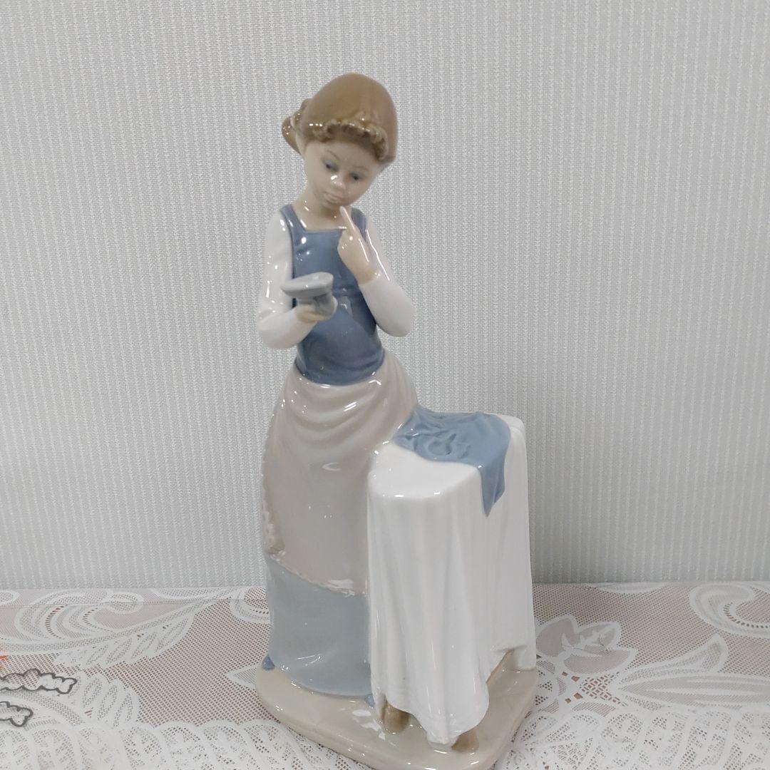 LLADRO リアドロ日本未発売　初めてのアイロンがけ/Ironing Time