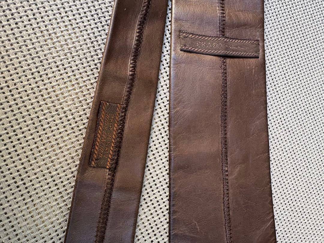 希少 PRADA プラダ　ダークブラウン レザー ナロー ネクタイ 本革