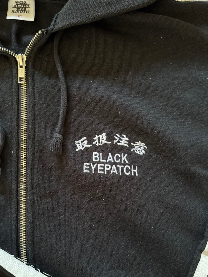 トップス BLACK EYEPATCH HWC TAPED ZIP HOODIE