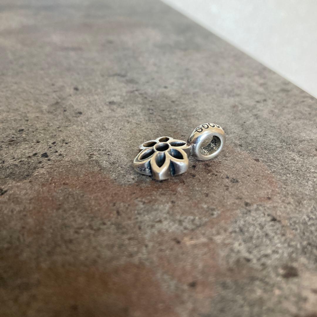 ロゼット ペンダント：Good Art HLYWD