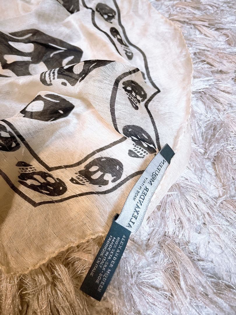 早い者勝ち　大人気　アレキサンダーマックイーン ストール