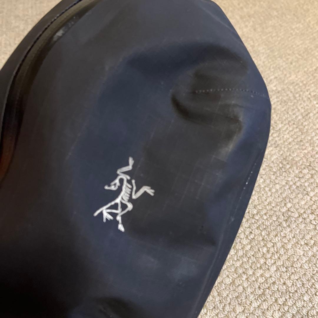 ARC'TERYX GRANVILLE CROSSBODY BAG 黒