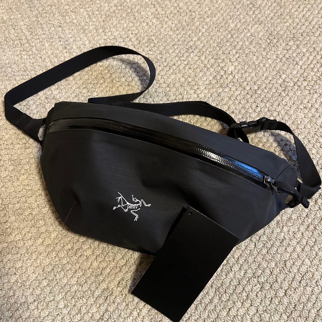 ARC'TERYX GRANVILLE CROSSBODY BAG 黒