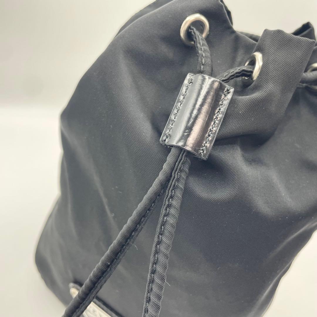 美品　プラダ　三角ロゴ　ポーチ　巾着　ブラック　ナイロン