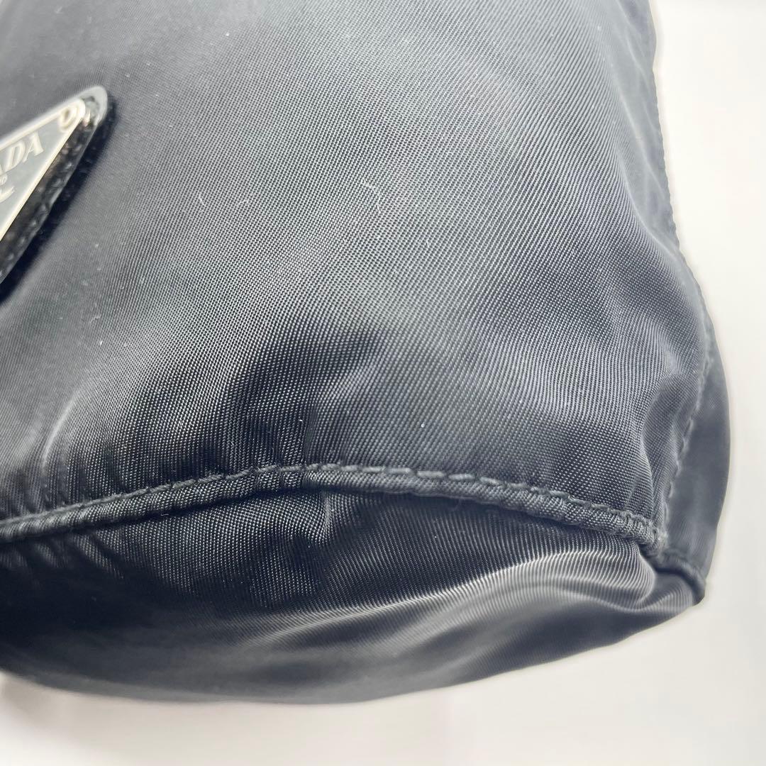 美品　プラダ　三角ロゴ　ポーチ　巾着　ブラック　ナイロン