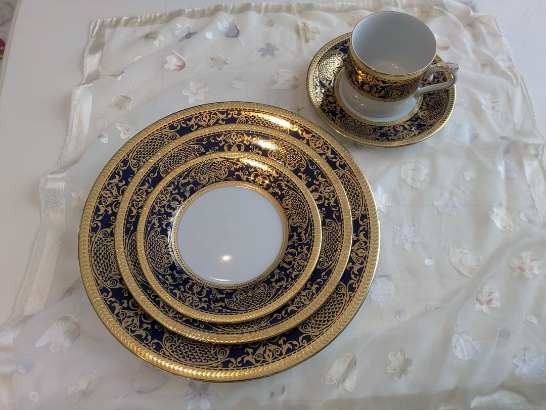 プレートセット　金彩　ポンパドール　丸皿3枚+カップ+ソーサー　4セット