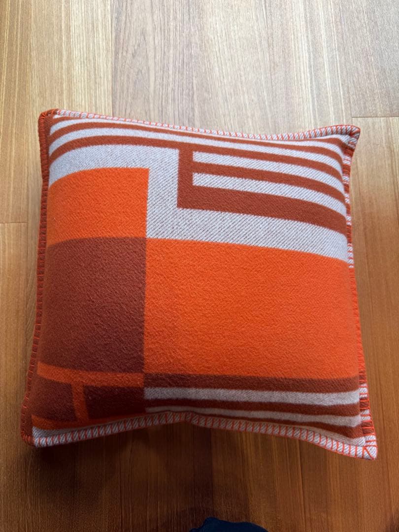 HERMES エルメス　イターク　クッション　オレンジ
